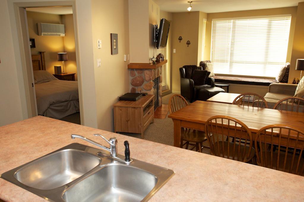 Town Plaza By Mountainview Accommodation Whistler Szoba fotó