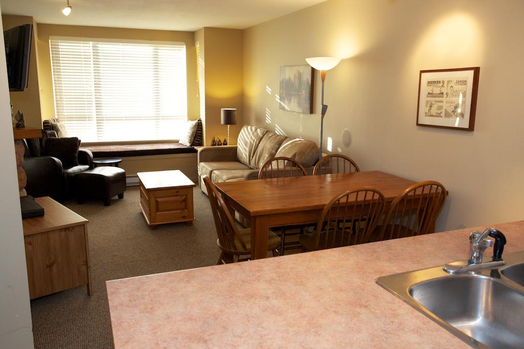 Town Plaza By Mountainview Accommodation Whistler Szoba fotó